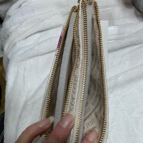 Steve Madden Cream Wristlet with Floral Design - Picture 5 of 5